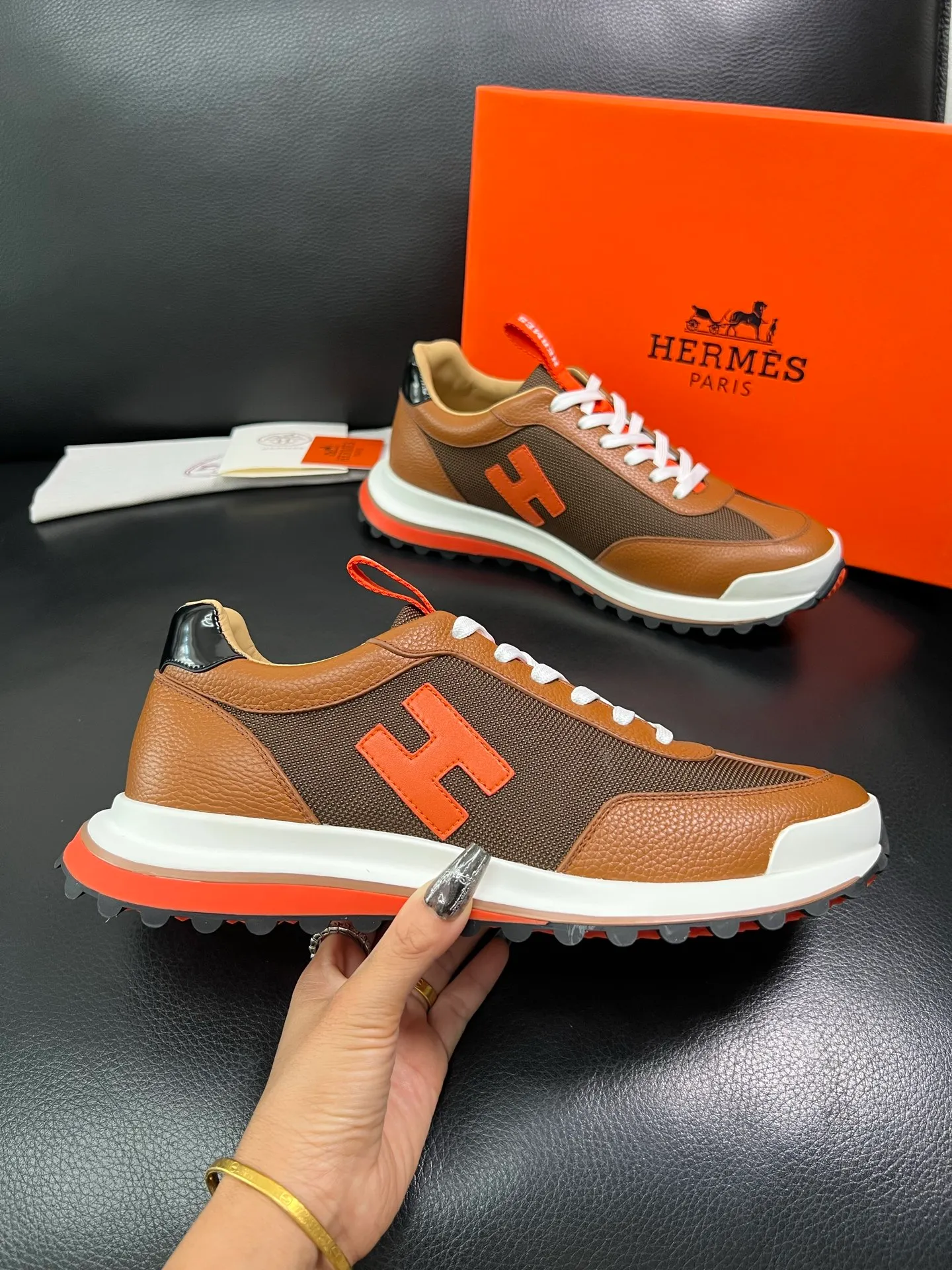 Men's shoes 💰800 Hermes top purchasing Hermes counters are on sale at the same time with original factory configuration, original cowhide imported from Italy and mesh fabric, high-quality splicing technology, fully imported water-dyed cowhide lining, soles: original soles specially provided by the original factory are super comfortable, the original factory follows the order and high quality, you can enter and exit the counter at will, you are welcome to compare and synchronize with the counter, code number 39-44 (customized 38 45) 85863